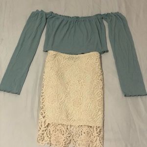 Lace embroidered mini-skirt